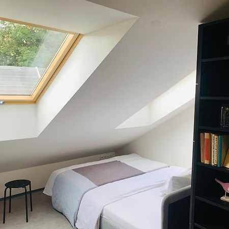 Cozy Friendly Place With Free Parking Praha Bagian luar foto