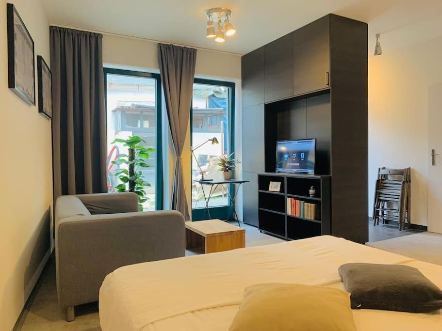 Cozy Friendly Place With Free Parking Praha Bagian luar foto
