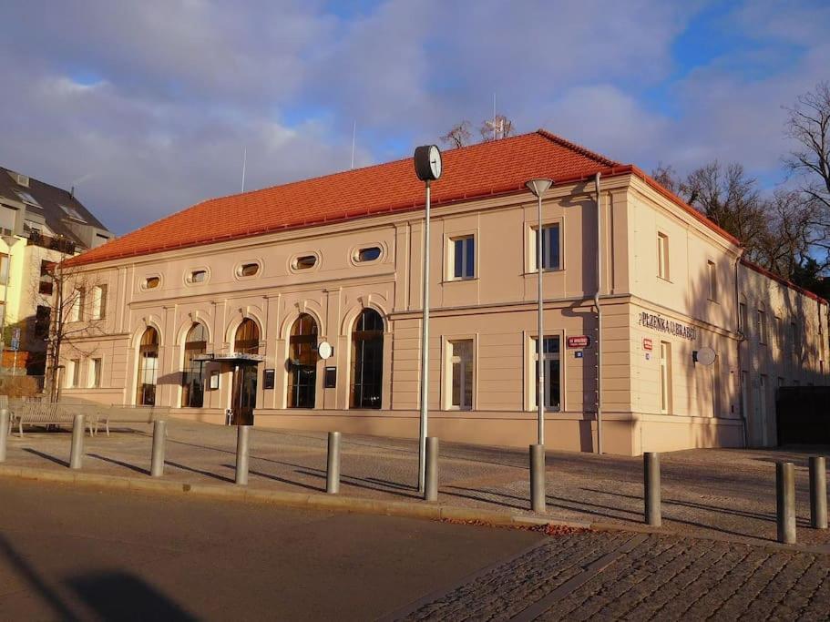 Cozy Friendly Place With Free Parking Praha Bagian luar foto