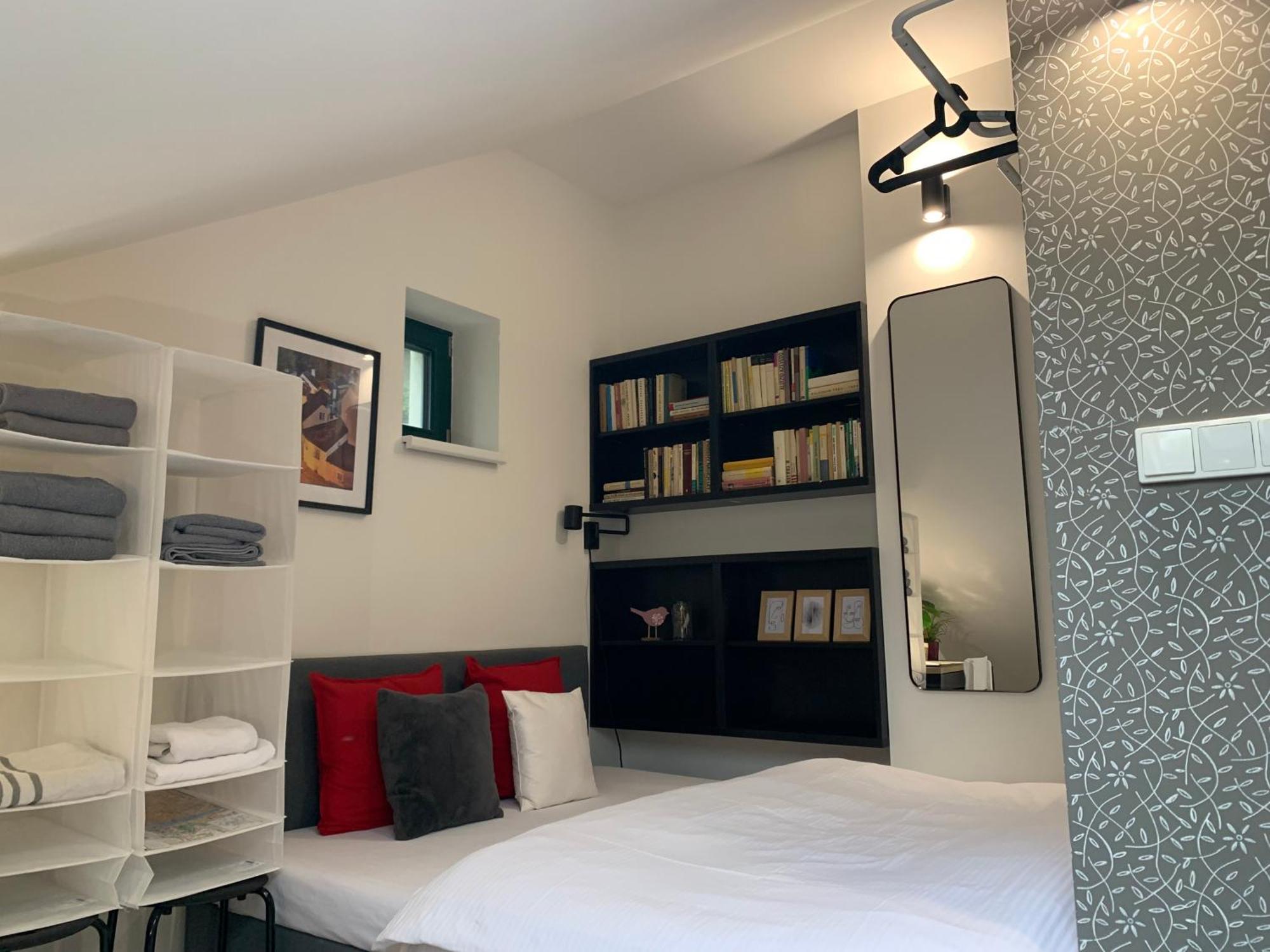 Cozy Friendly Place With Free Parking Praha Bagian luar foto